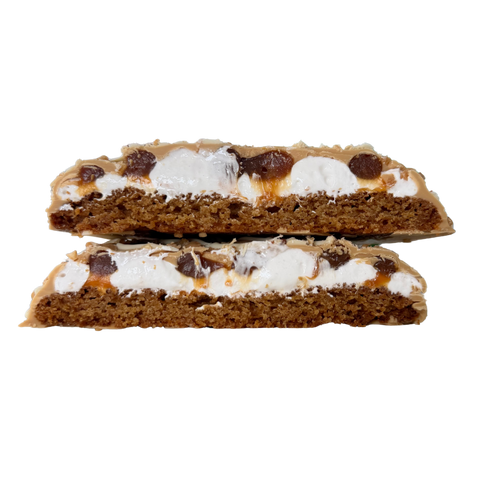 to halve Cookies med karamel og flødebolle skum
